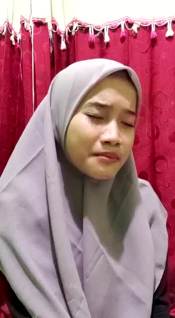 nama :Siti Nurhanifah umur:19tahun asal:Kota Bogor ,judul lagu:Robi kholaq