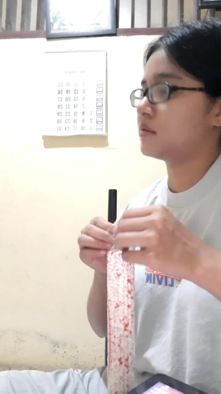 aelah mbak. urusin dulu tuh cup buat kue, jangan ngurusin percintaan orang.