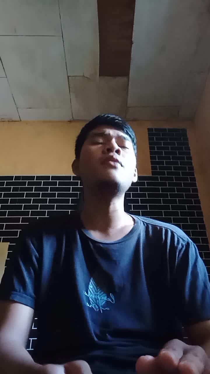 The Singging Bee Indonesia_Risdo_23 tahun_asal muara bulian provinsi jambi_judul lagu rumah singgah