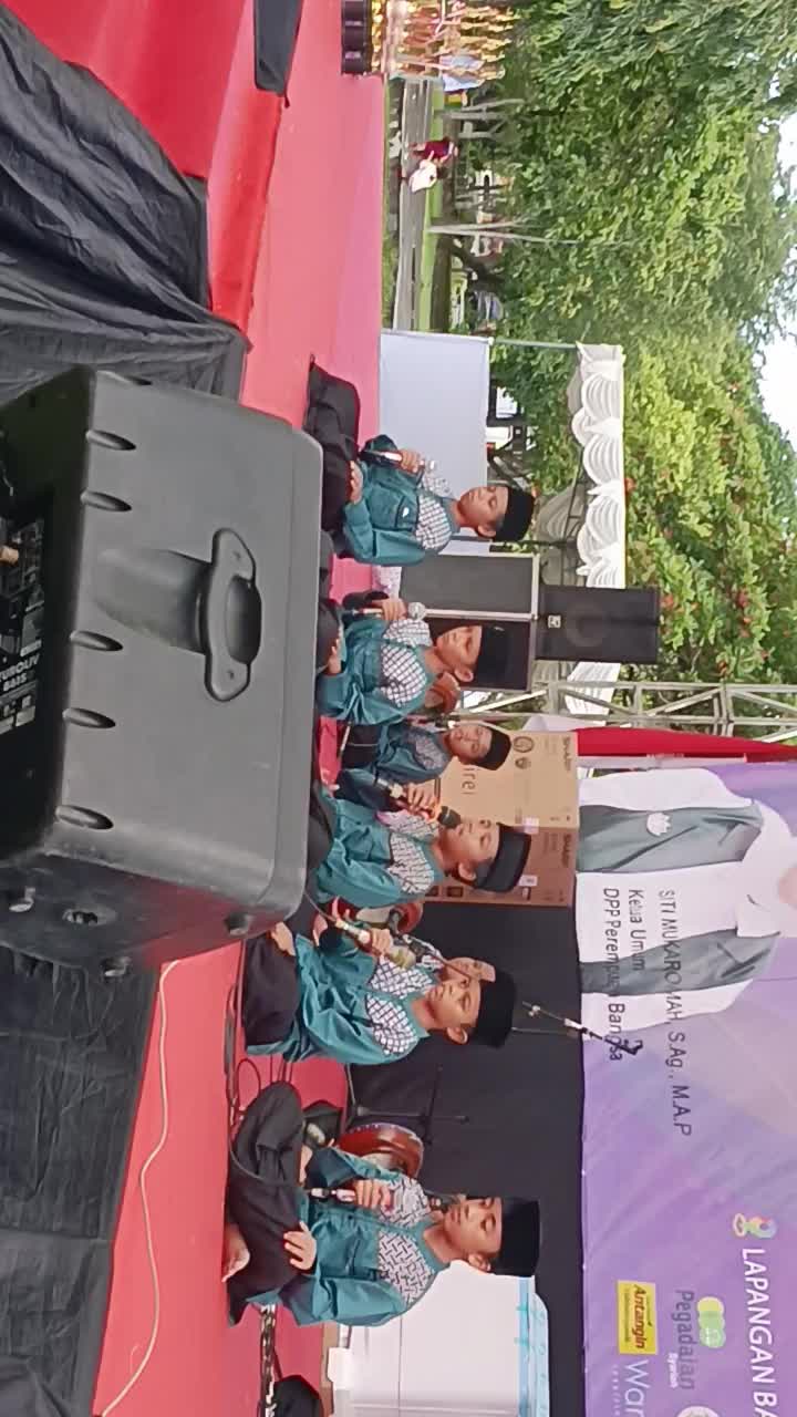 kompetisi hadroh se bali tingkat umum dalam rangka hari ibu.
