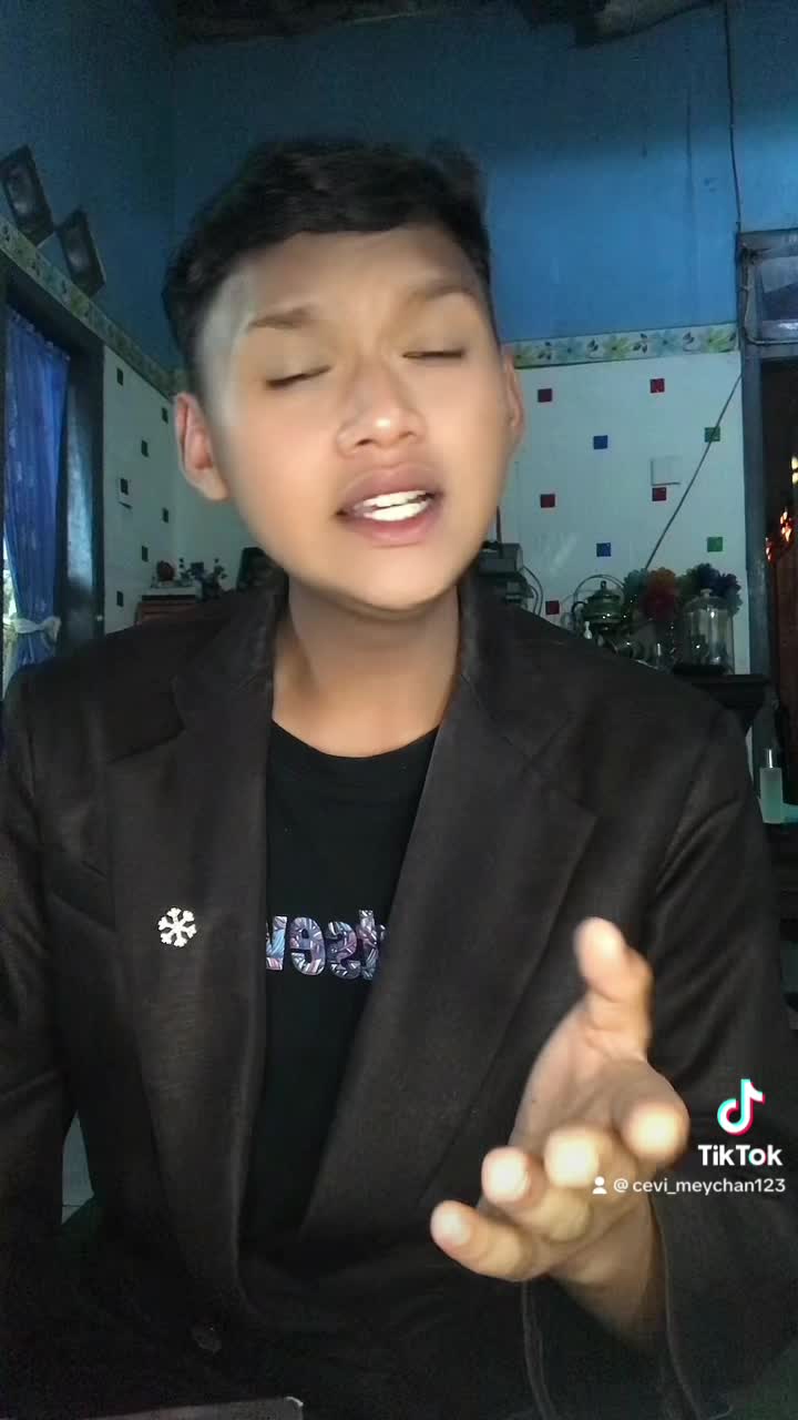 Haloo sampursun  palawargi sadayana, perkenalkan nama saya (cevi rahayu )umur saya 21 tahun asal saya dari bandung jawa barat kebiasaan seha