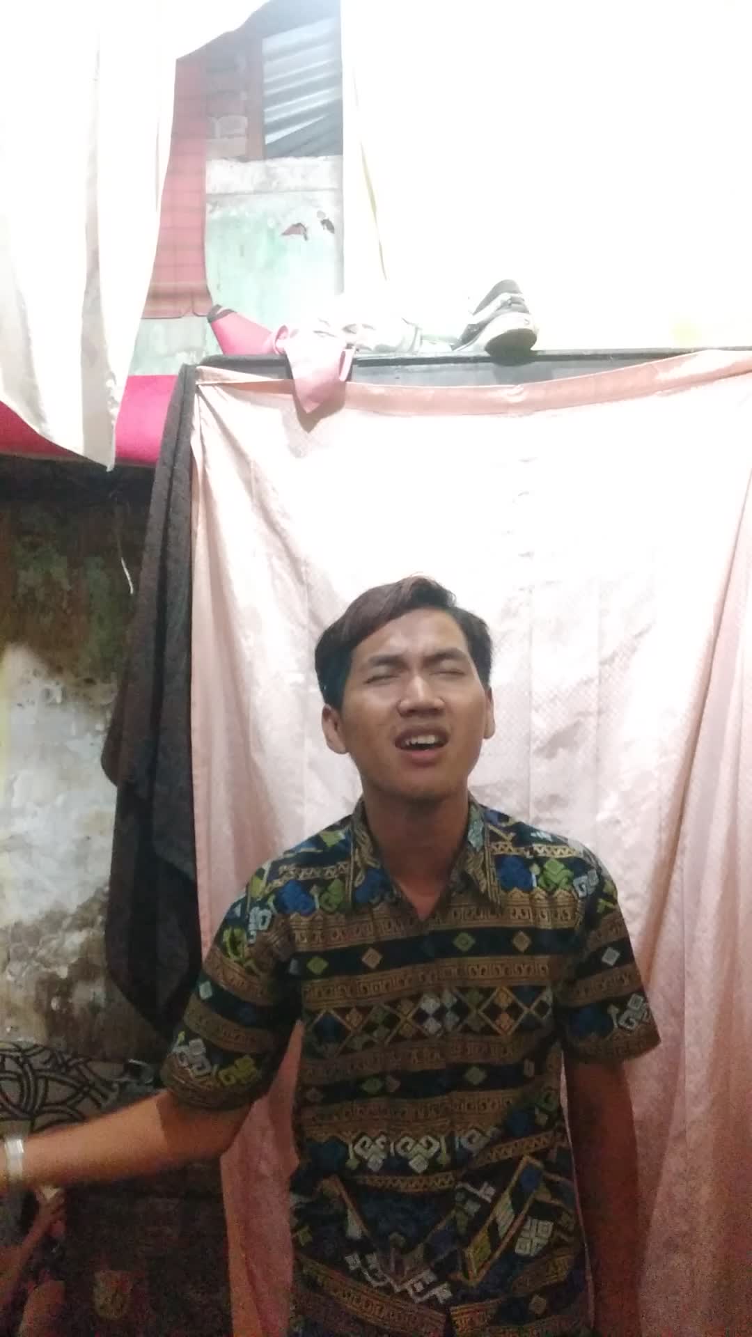 Nama : Muhammad Sanly Simanjuntak Umur : 20 Tahun Judul lagu : Air Mata Perkawinan