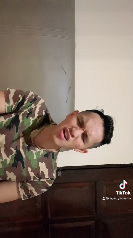 SOLO I NYOMAN AGASTYA DARMA 29 TAHUN SIDOARJO AKU MAKIN CINTA - ViNA PANDUWINATA