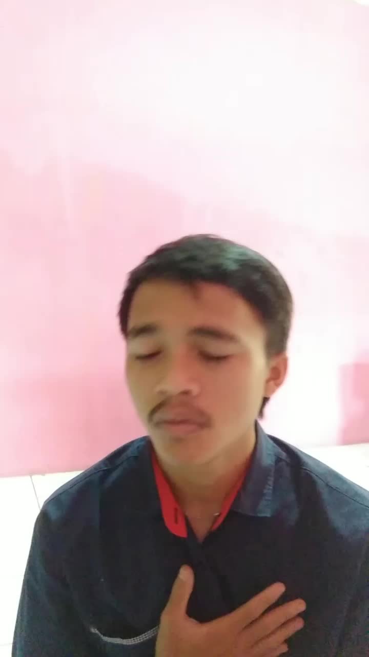 Ikmal oktarian,19 tahun,Bandung barat.judul sholawat innal Habibal Musthofa,religi kebesaranmu .