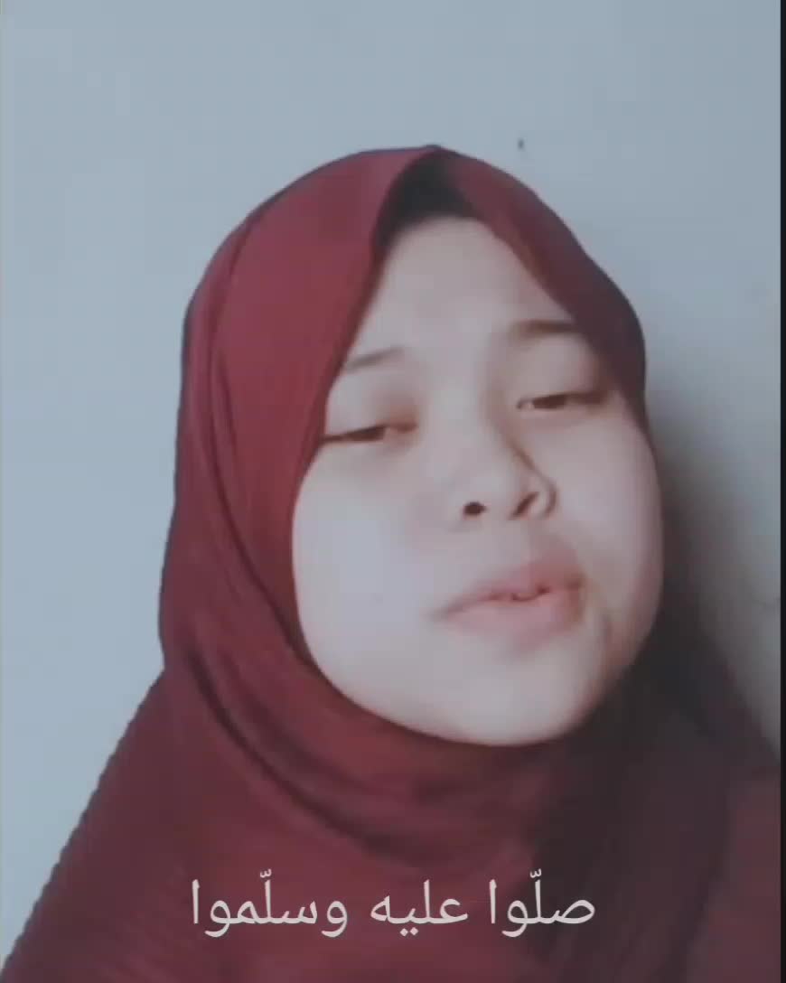 Shoniatun Karimah_19 tahun_Asal Kota Semarang_ Judul Shollu' Ala Khoiril Anam