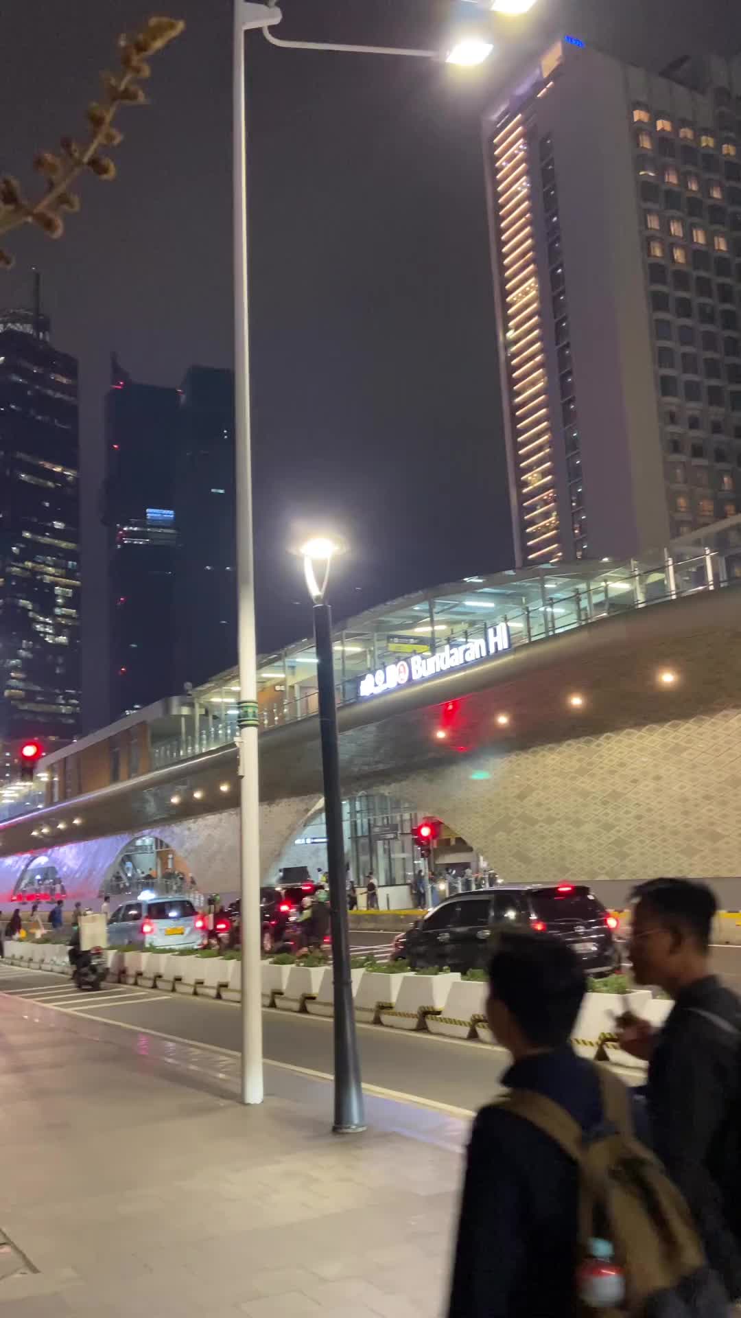 ada keindahan dalam gelap nya malam 