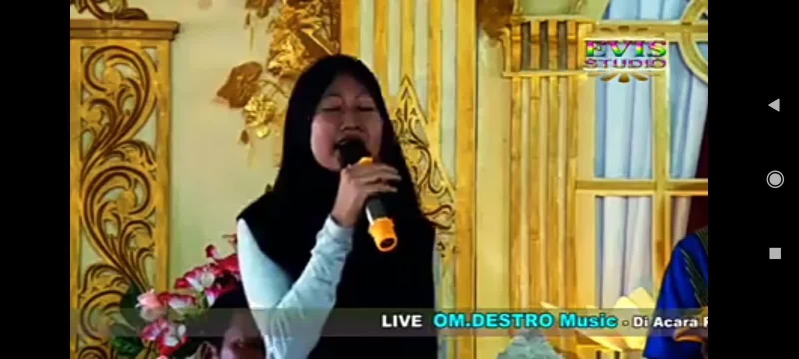 adelia fransiska bernyanyi lagu mawar putih