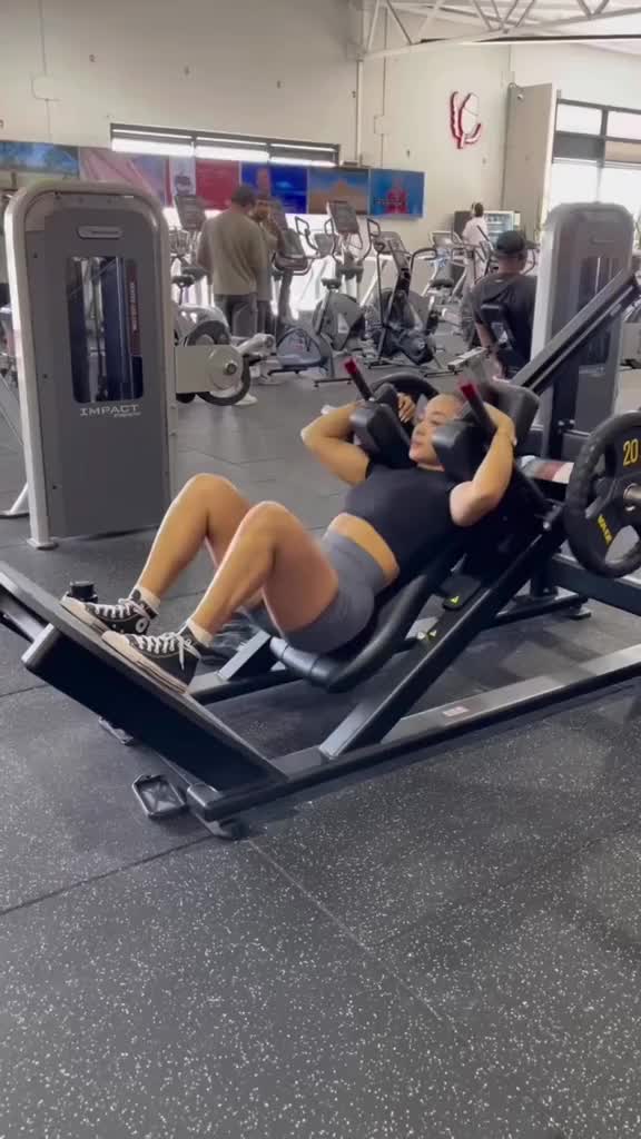 setiap hari aku hanya gym, aku butuh suami