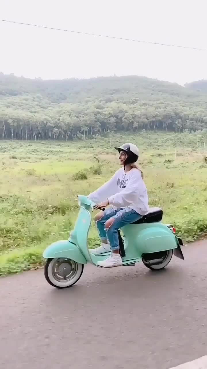mari bervespa bersamaku