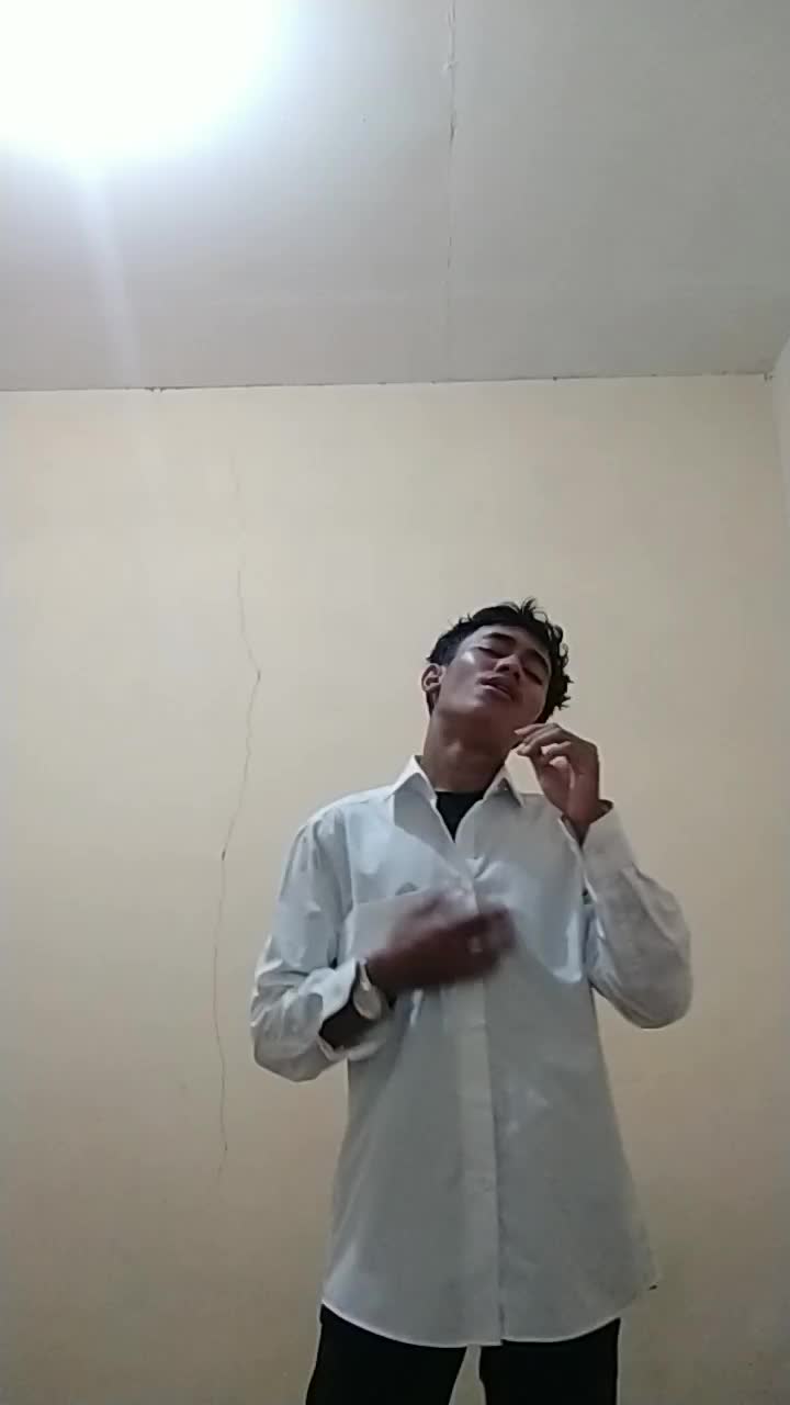 Nama : Muhammad Ihsan Shidiq biasa di panggil : Ihsan Usia : 18 Tahun Asal kota : Tasikmalaya Lagu : Tabir Kepalsuan #kdi2022 #Audisionline