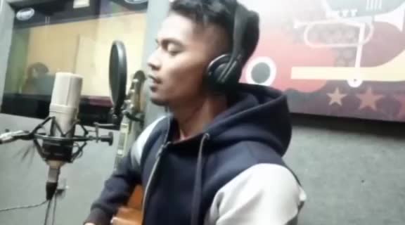 asalamualakum hallo.perkenalkan saya a ridho kurniawan,saya cover lagu dari.aerosmith i.dont wanna miss a thing @RCTIplusofficial
