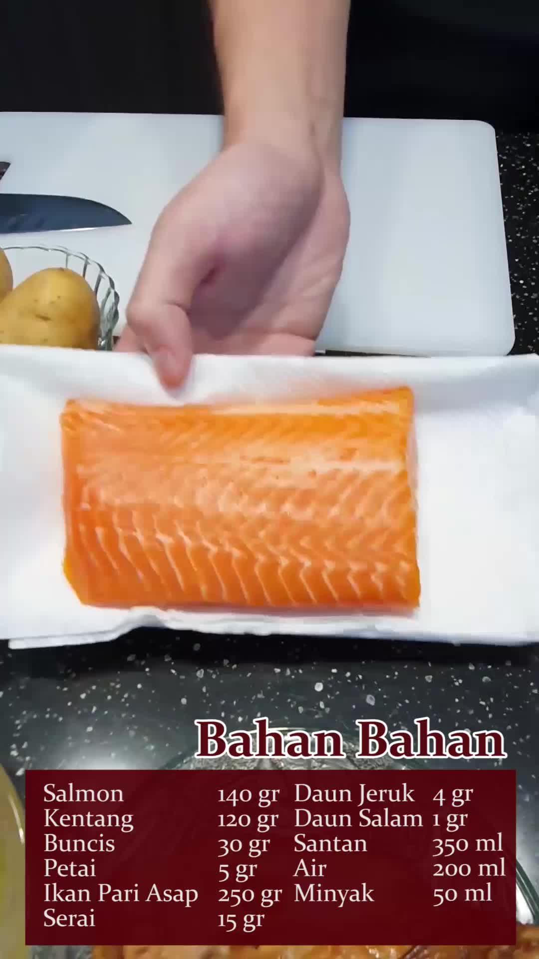 Masakan Indonesia yang di modern kan, yuk kepoin! Salmon dengan saus mangut #