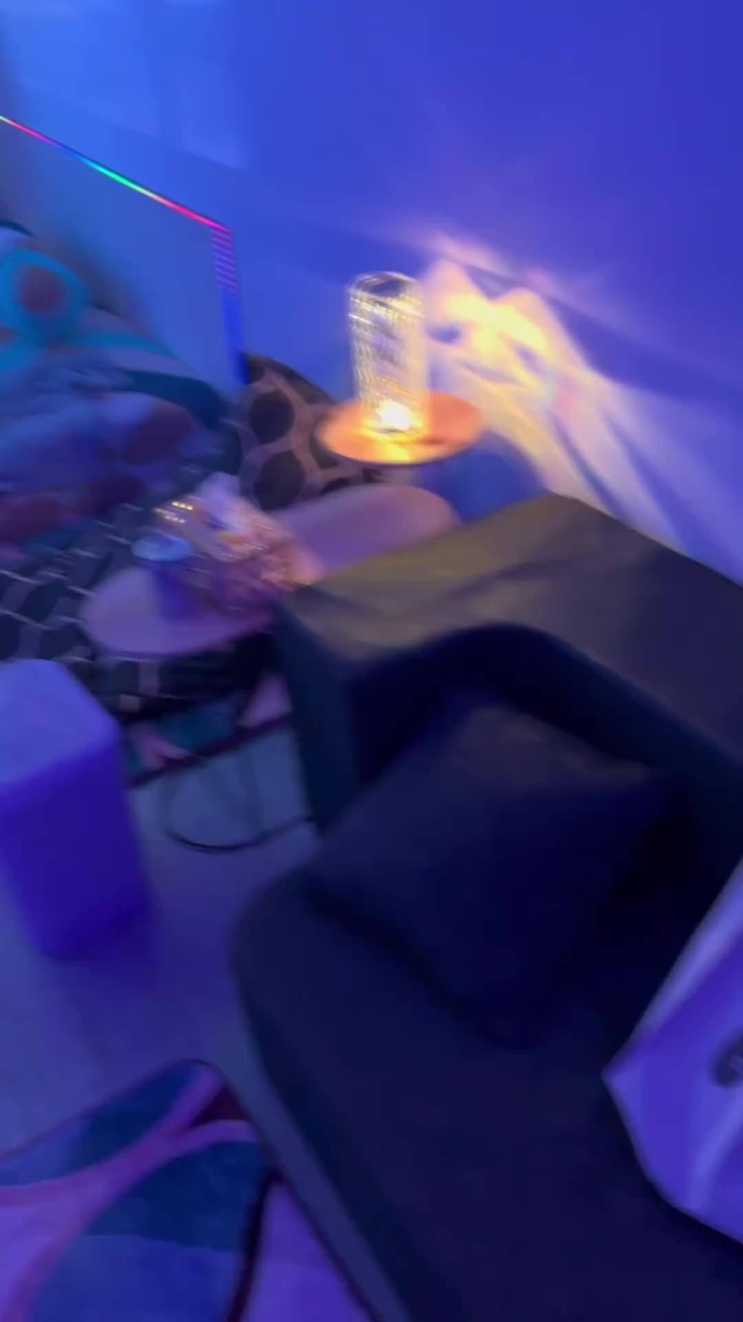 Ketika pulang kuliah disambut sama ayang di kamar wkwk 😄👍