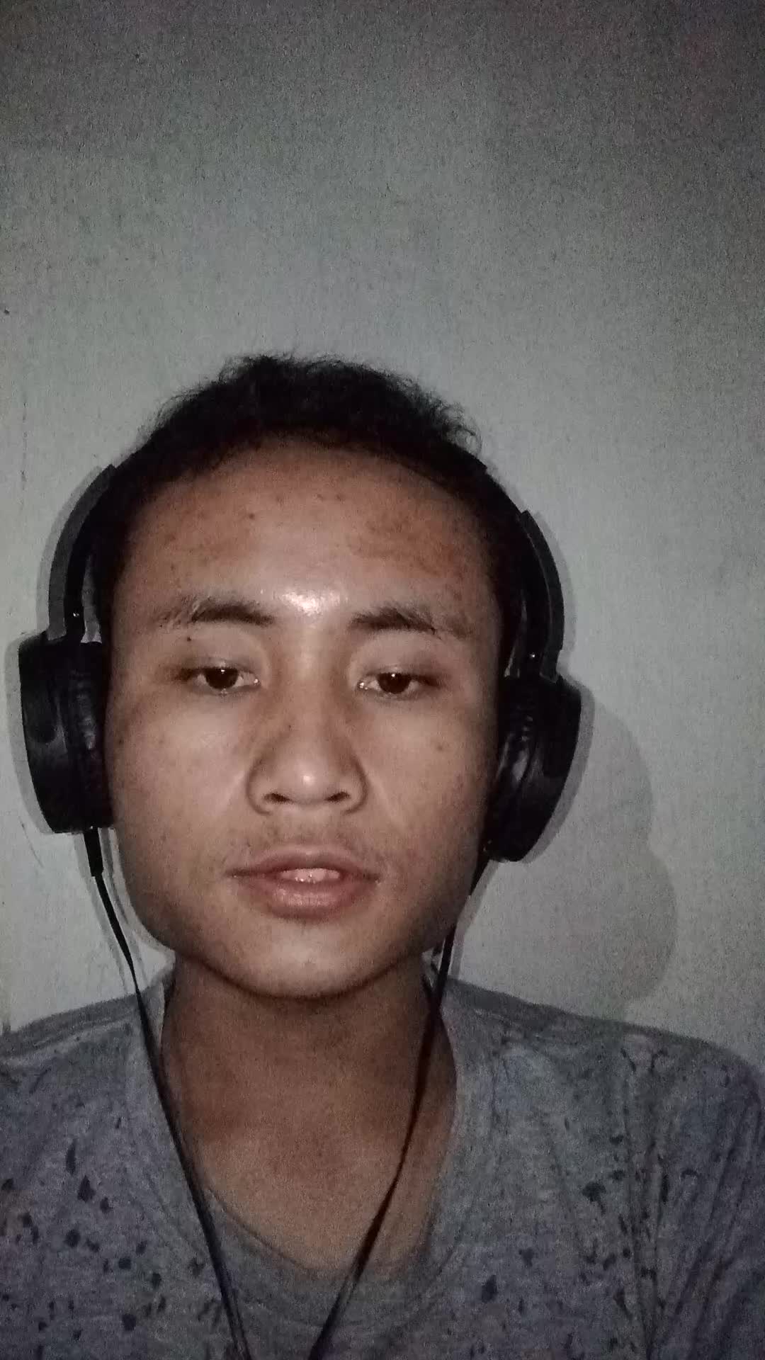 nama:Misbah sabiran tinggal dikota Bandung: umur 17 tahun  : lagu Pasto sayang