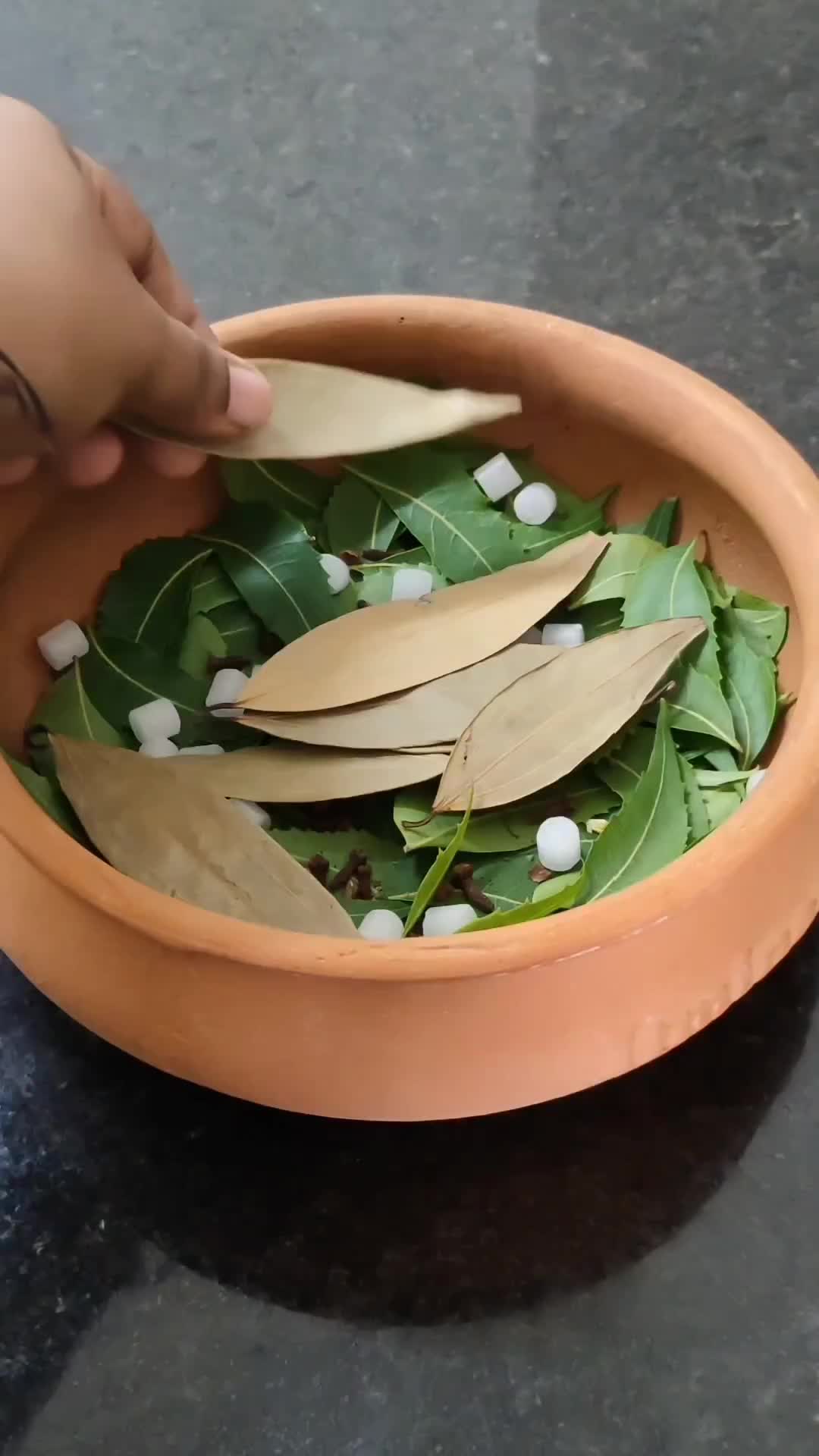 membuat wewangian ruangan sendiri