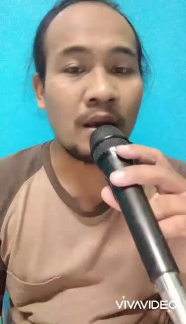 NAMA : WAHYU HENDRO BIJAKSONO USIA :25 TAHUN #ASAL: KOTA REMBANG JAWA TENGAH #LAGU: KEHILANGAN (RHOMA IRAMA). #RISINGSTAR INDONESIA DANGDUT.