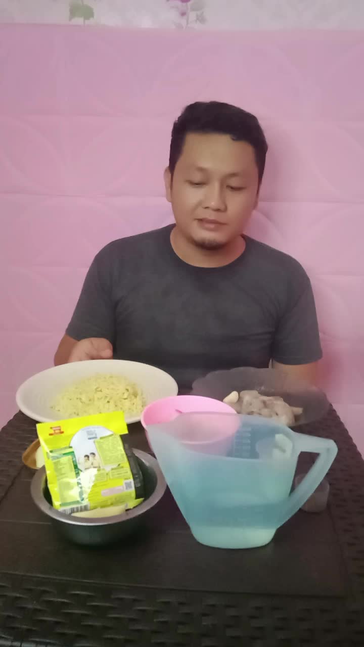 Cream Cheese Seblak With Garlic Bread
