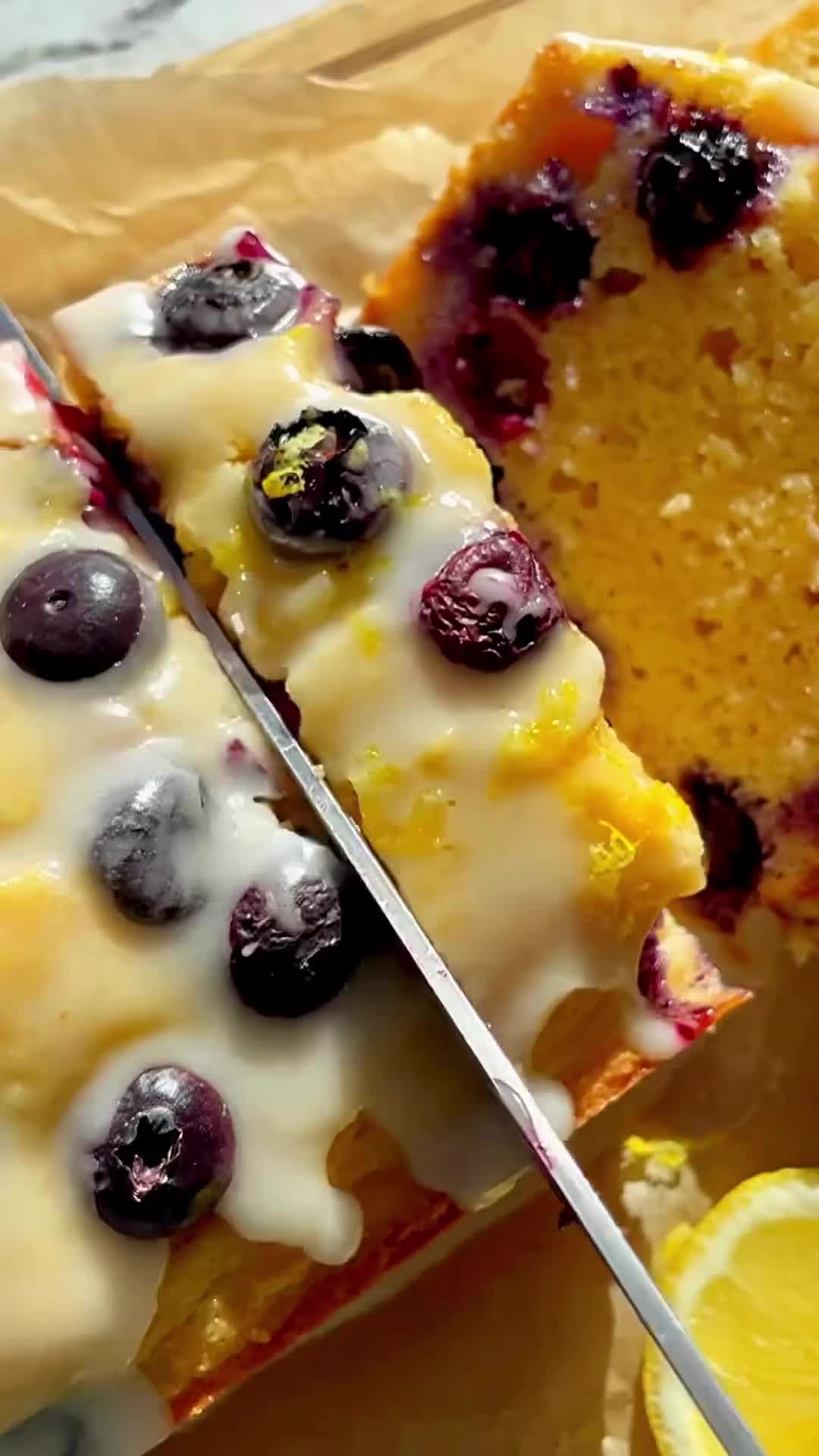 Ayo coba bikin blueberry lemon loaf cake