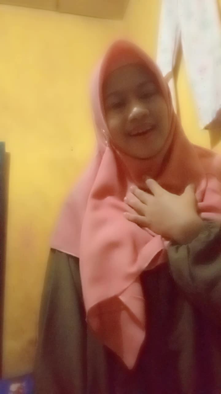 nama: dini khairani hasibuan,asal dari Sumatra Utara Mandailing Natal,judul lagu: isfa'lana