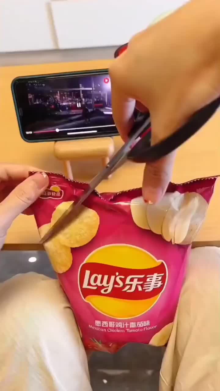 Tips Makan Snack Anti Tangan Kotor