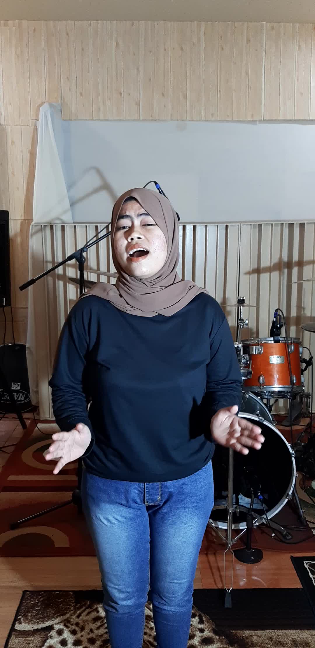XFI2021 SOLO KERIN YONA BRIGINA 23 TAHUN BEKASI (Kangen Dewa 19 & Wonderwall Oasis)