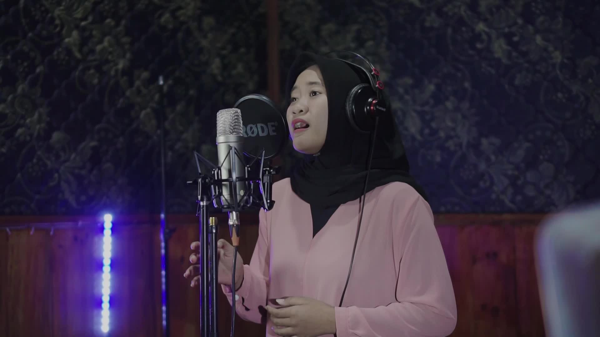 Mungkin Hari Ini Esok Atau Nanti - Nungki Dwika ( Live Cover) 
