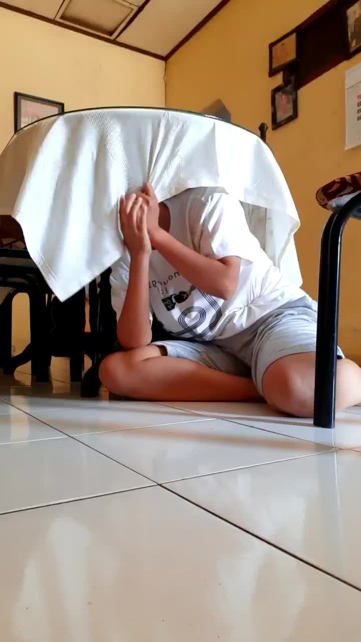 badan segede gaban koq mau sembunyi disitu ? 🤣