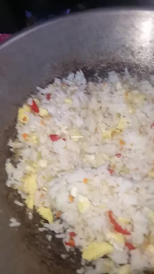 hujan2 makan nasigoreng pedas 😆