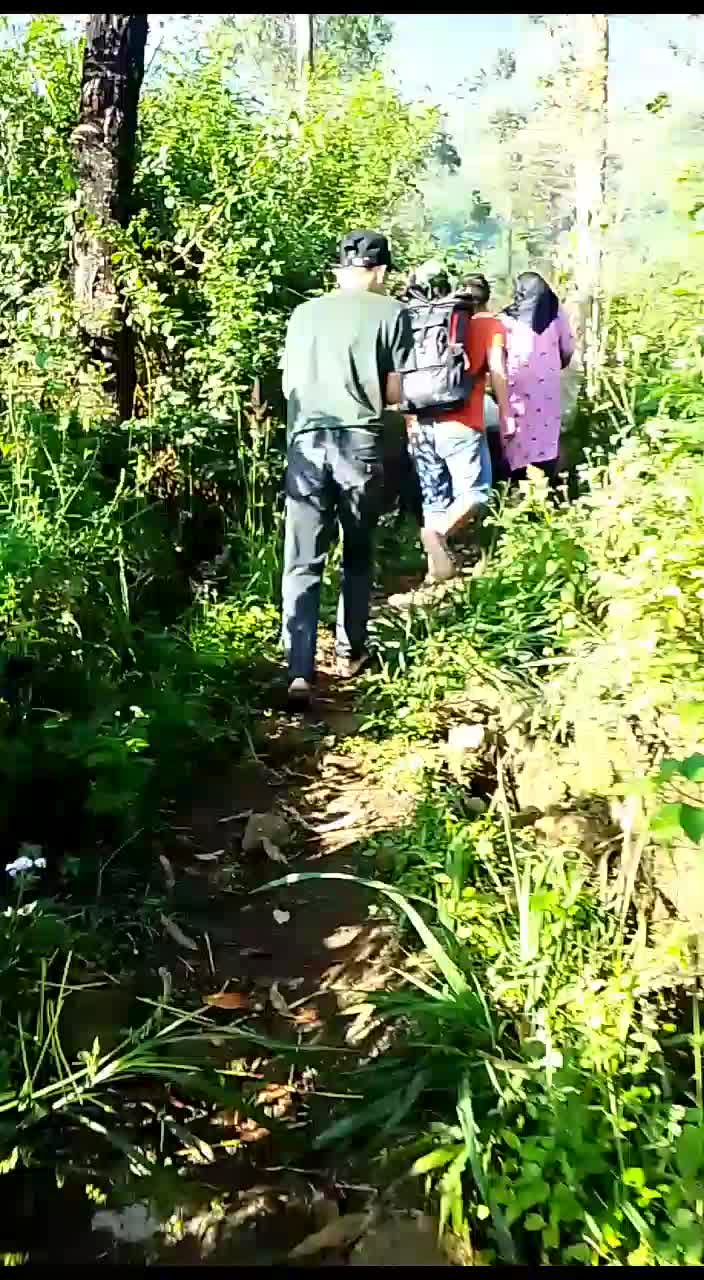 ini mah bukan liburan tapi piknik 😂😂