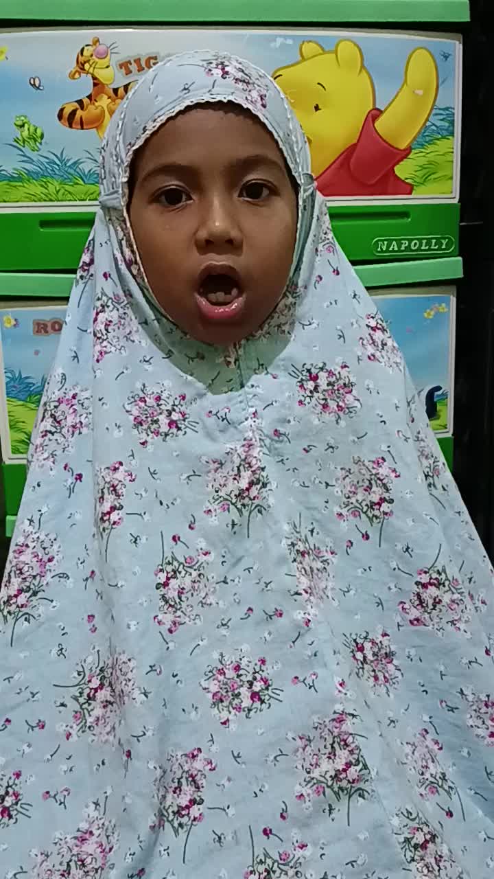 Assalamu'alaykum... semoga ananda azmy dan teman2 terus semangat menghafal alquran .. aamiin