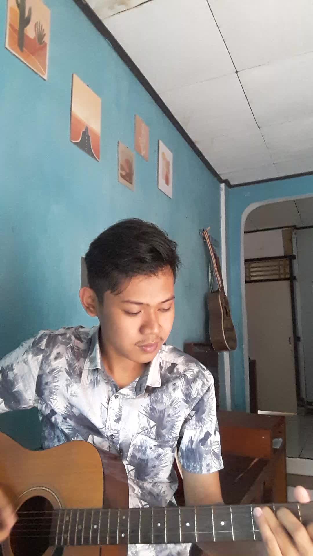 Muhamad irfan hidayat_ 22 tahun_ Bogor 25  november 1998_ penjaga toko sembako_ bernyanyi,berenang,futsal, Dewa 19 'satu' #voiceoframadangtv