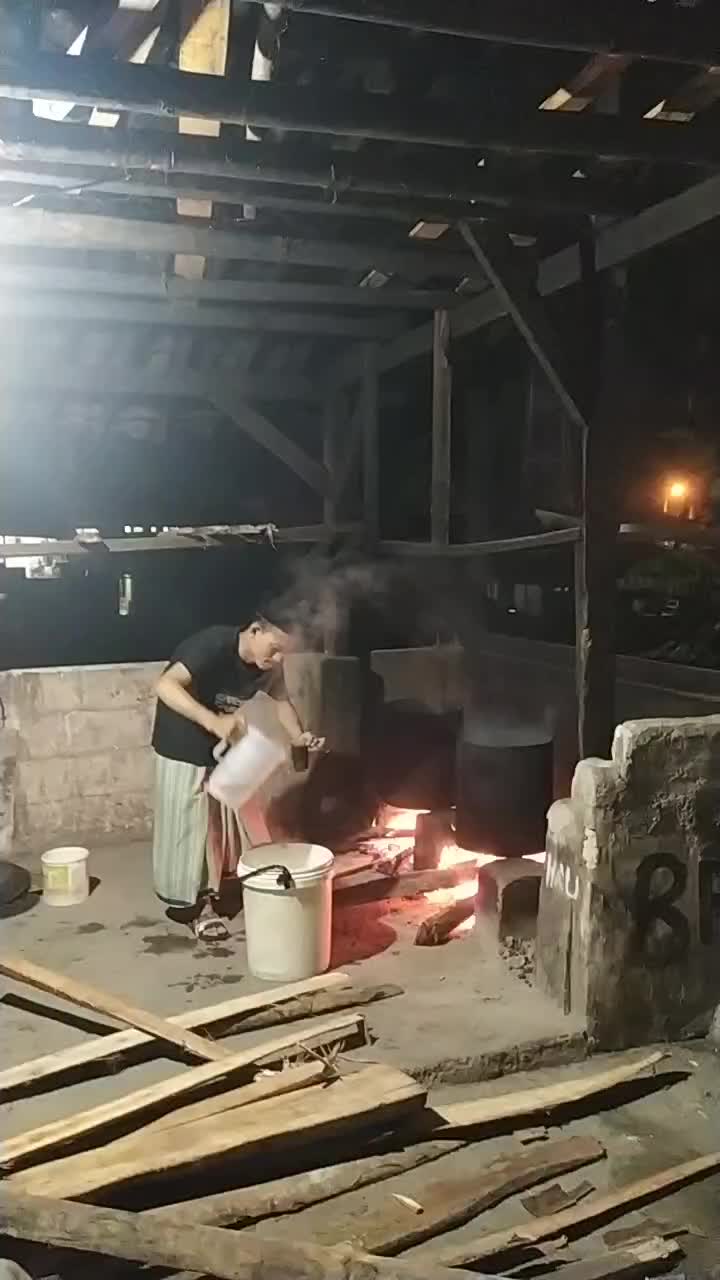 Bikin kopi hitam segelas, air 2 bak