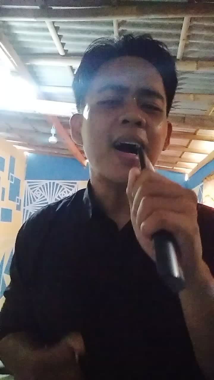 Si pencinta warna kuning dan bercita cita menjadi penyayi dangdut hai perkenalkan nama saya arul #ONLINEAUDITIONRISINGSTARDANGDUTINDONESIA 