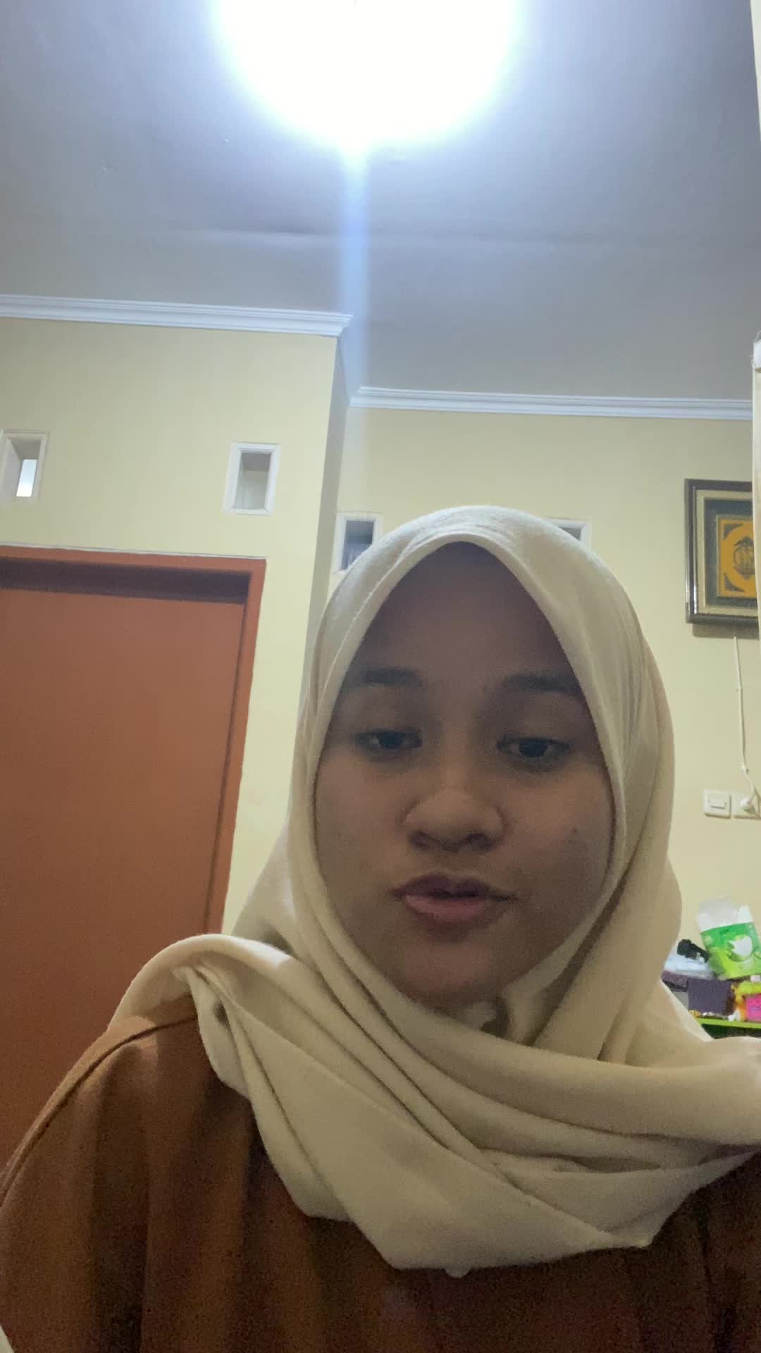 TINBS Siti fatimah innayah virgiawan putri Surabaya 18 Tahun W.H.U.T #TINBS 