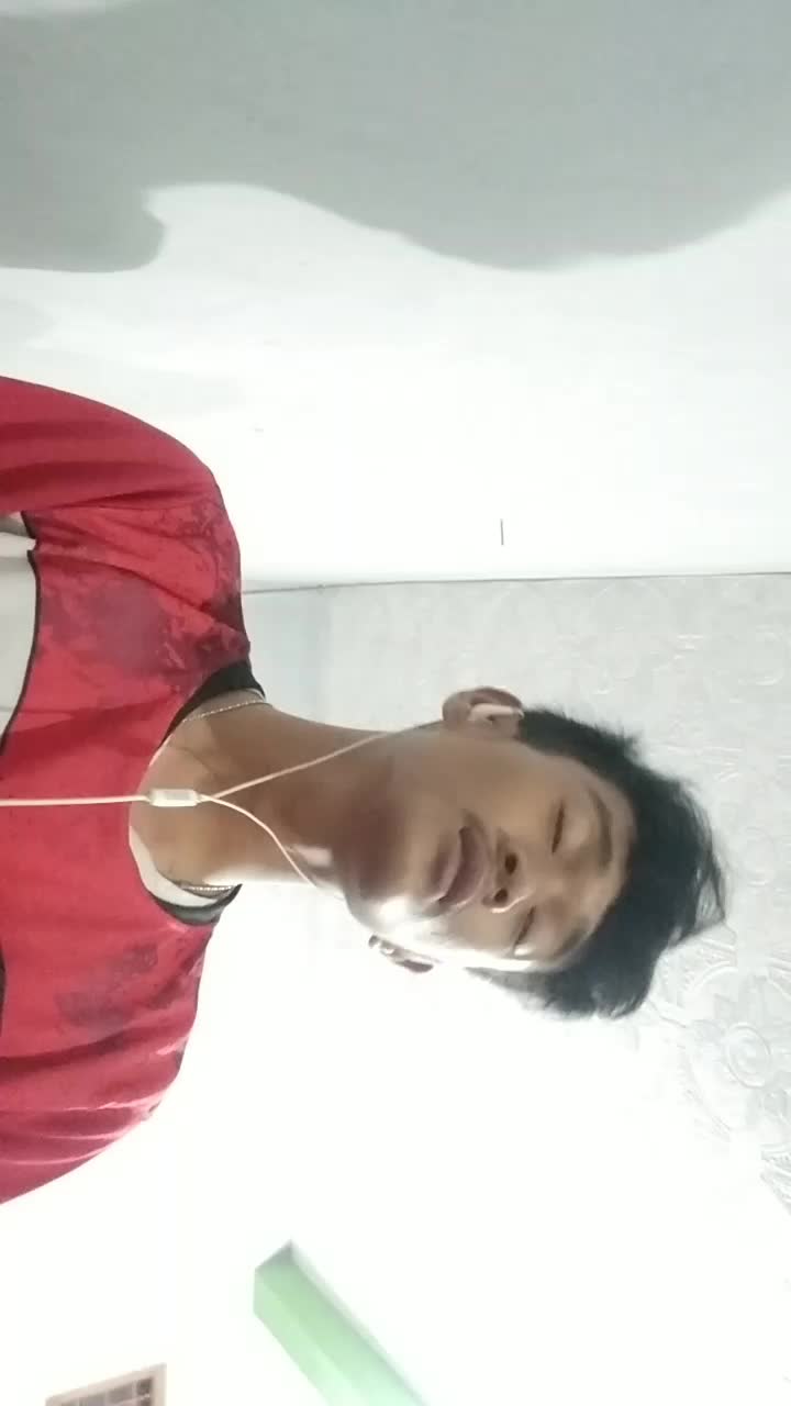 mohon maaf jika backgroundnya di isi dengan kebisingan..??