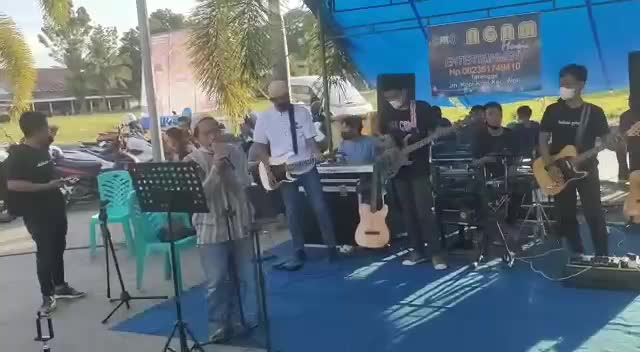 Musisi Luwu Timur ngabuburit,berbagi tajil, dan bukber