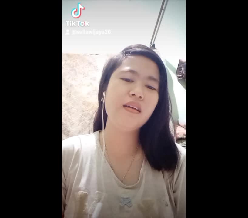 Tak Ingin Usai - Keisya Levronka 