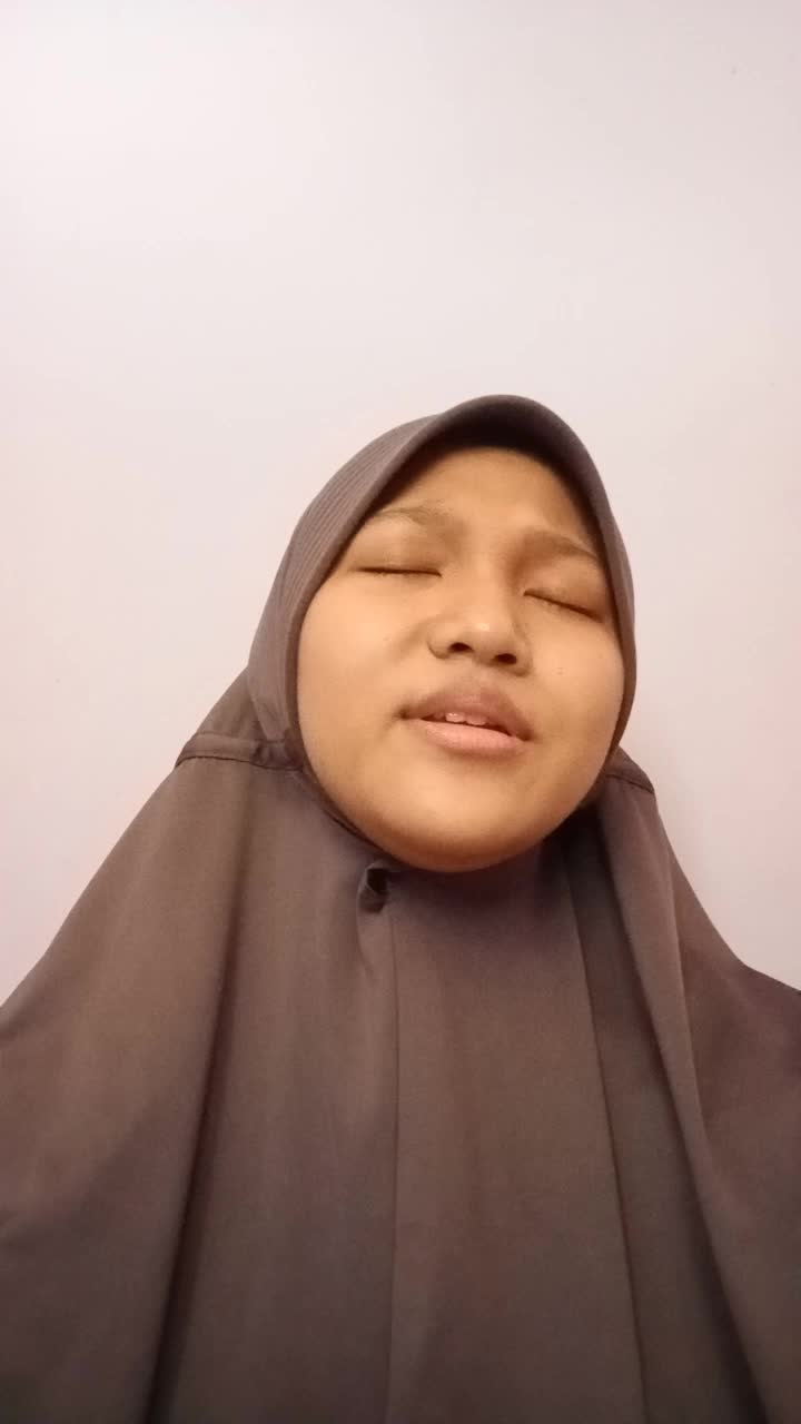 Assalamu'alaikum perkenalkan nama saya Rindiyani Fatikasari umur 15 tgl dikota Tangsel hobi bernyanyi, menggambar dan berenang.             
