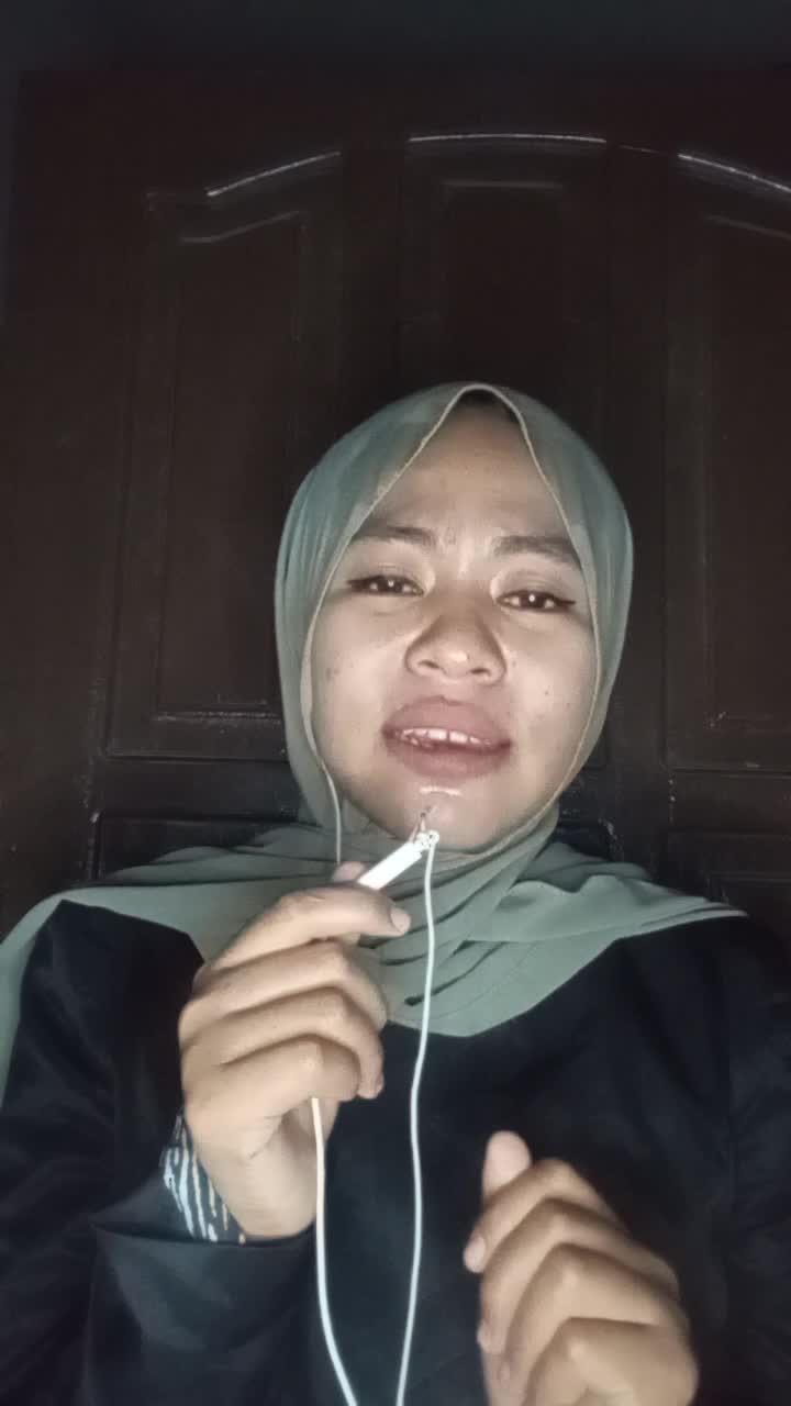 Nama: Hamida Umur :19 Asal : kota palu (Sulawesi tengah) lagu : Bumi turut menangis (Rita Sugiarto) #risingstardangdut