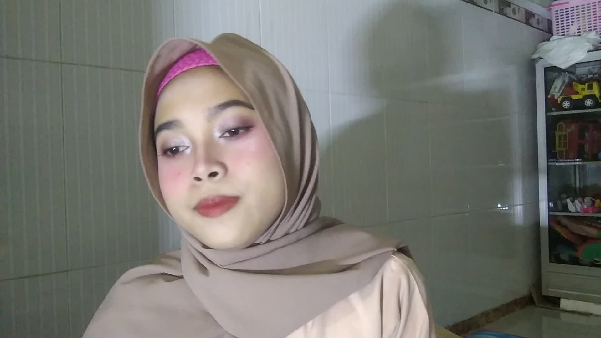 NAMA : Dhayu Chona Dewi Charisma       USIA : 17 tahun     ASAL : Wonosobo , Jawa Tengah     JUDUL LAGU :  Deen Assalam