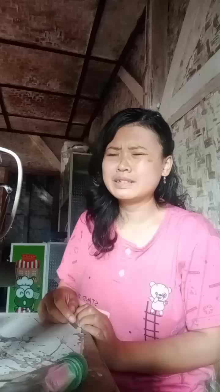nama teja asal garut,, kalo lihat elsa nangis di lihat nya tetap cantik, nah mukaku 🤣🤣