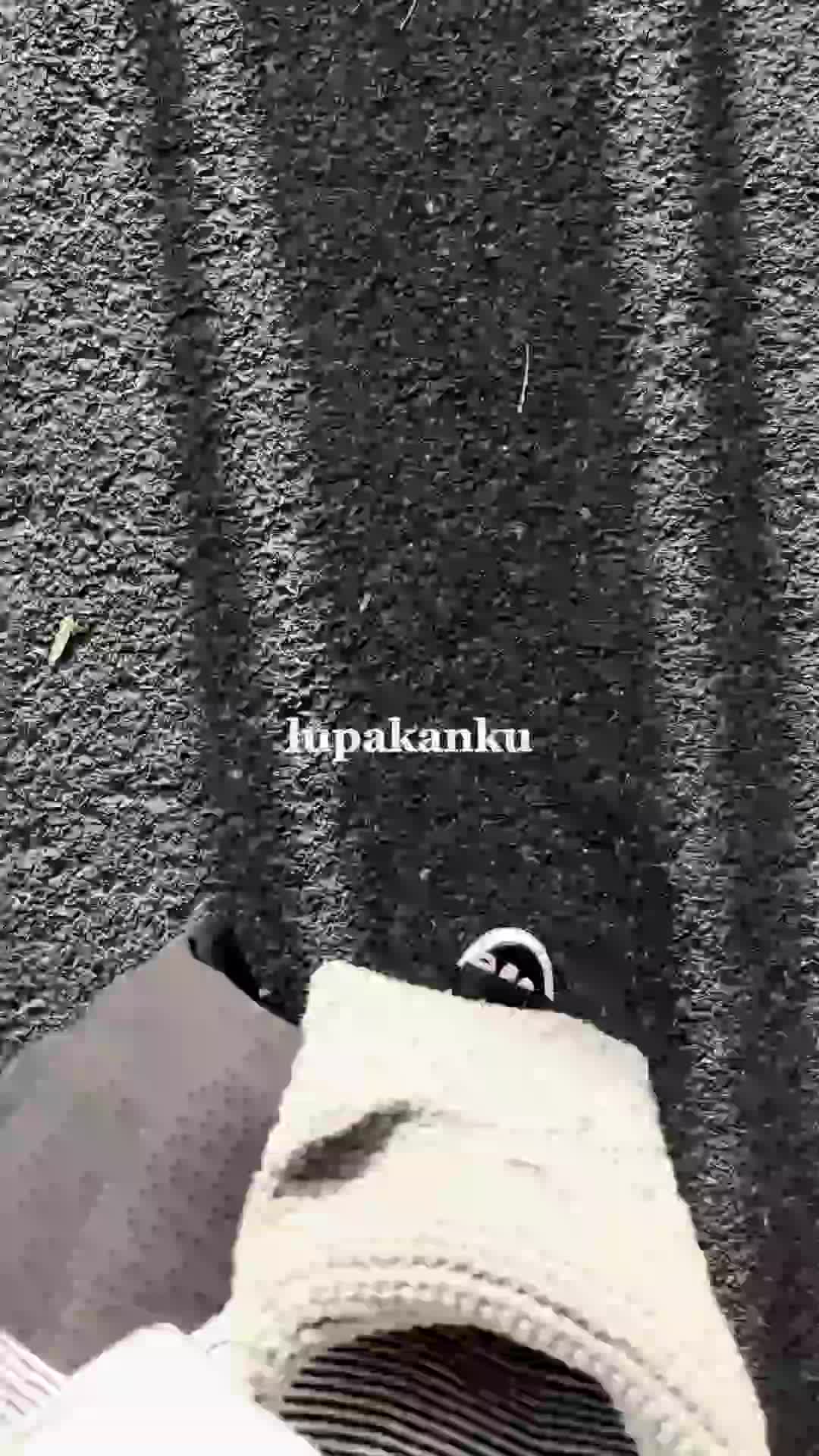 mungkin mudah bagimu lupakanku 