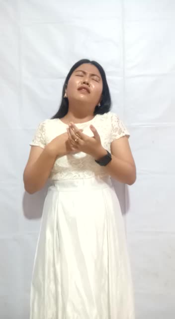 nama:Maya ulfa sari   umur: 18 tahun  Asal:medan sumatra utara  lagu:Payung Hitam