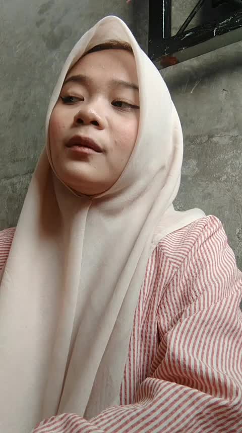 Nama:Novita Sari_Umur:18 Tahun_KotaAsal:Bogor_Judul Lagu:Syaikhona & Feen Layalik