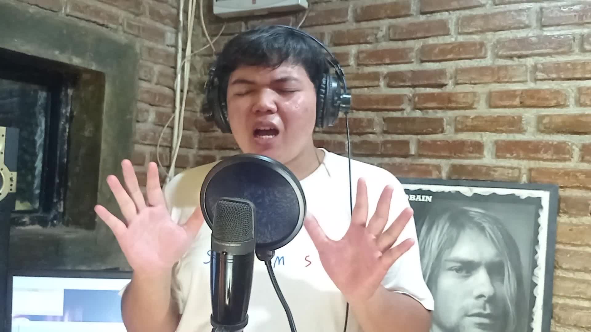 XFI2021 SOLO MUHAMMAD ISAN ABDUL HAKIM 16 tahun kabupaten bandung selatan sepatu (tulus) 
