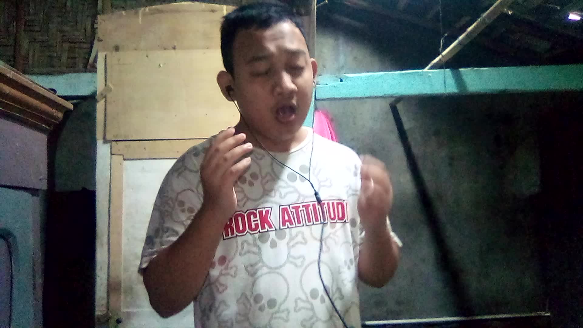 Nama, Santiko Wardani, Usia 24 ,Asal : Ngawi, Jawa Timur. Judul "Simpan Rindumu" Dari Leo Waldy,  #OnlineAuditionRisingStarIndonesiaDangdut.