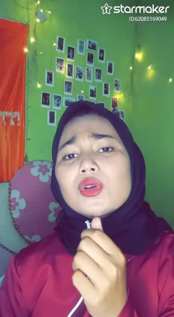 nama : Wiwik Sarmila,  Asal : Riau usia : 20th