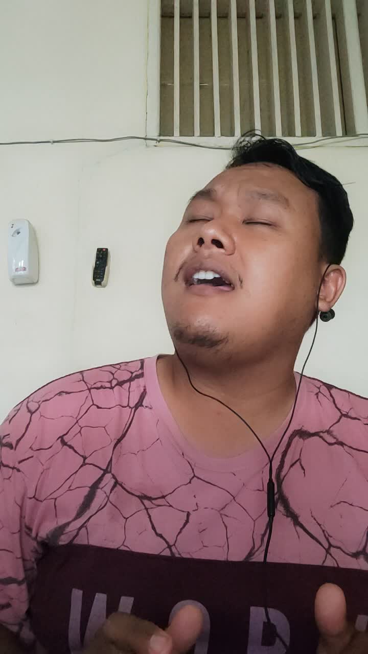 Cover lagu Separuh Aku