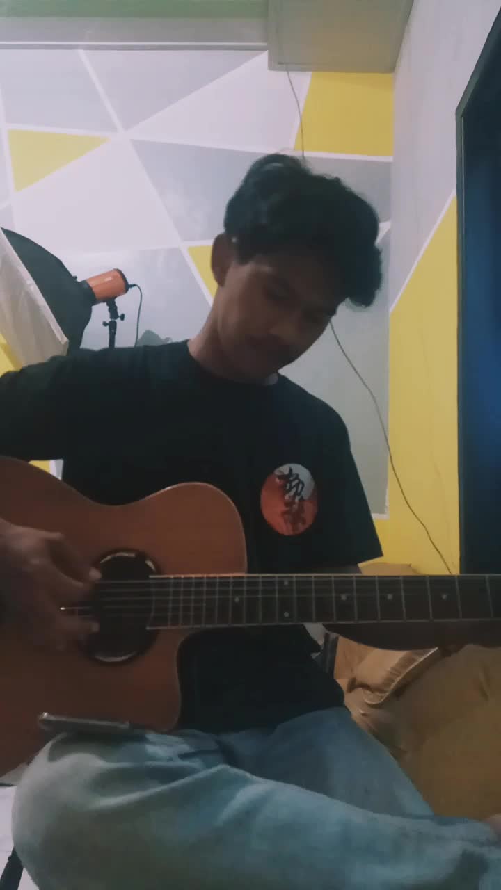 "Ciptakan Rindu dengan Kesan Menyanangkan" Navis Najib Azhar, 22 tahun, Temanggung, Jawa Tengah. #OnlineAuditionRisingStarIndonesiaDangdut 