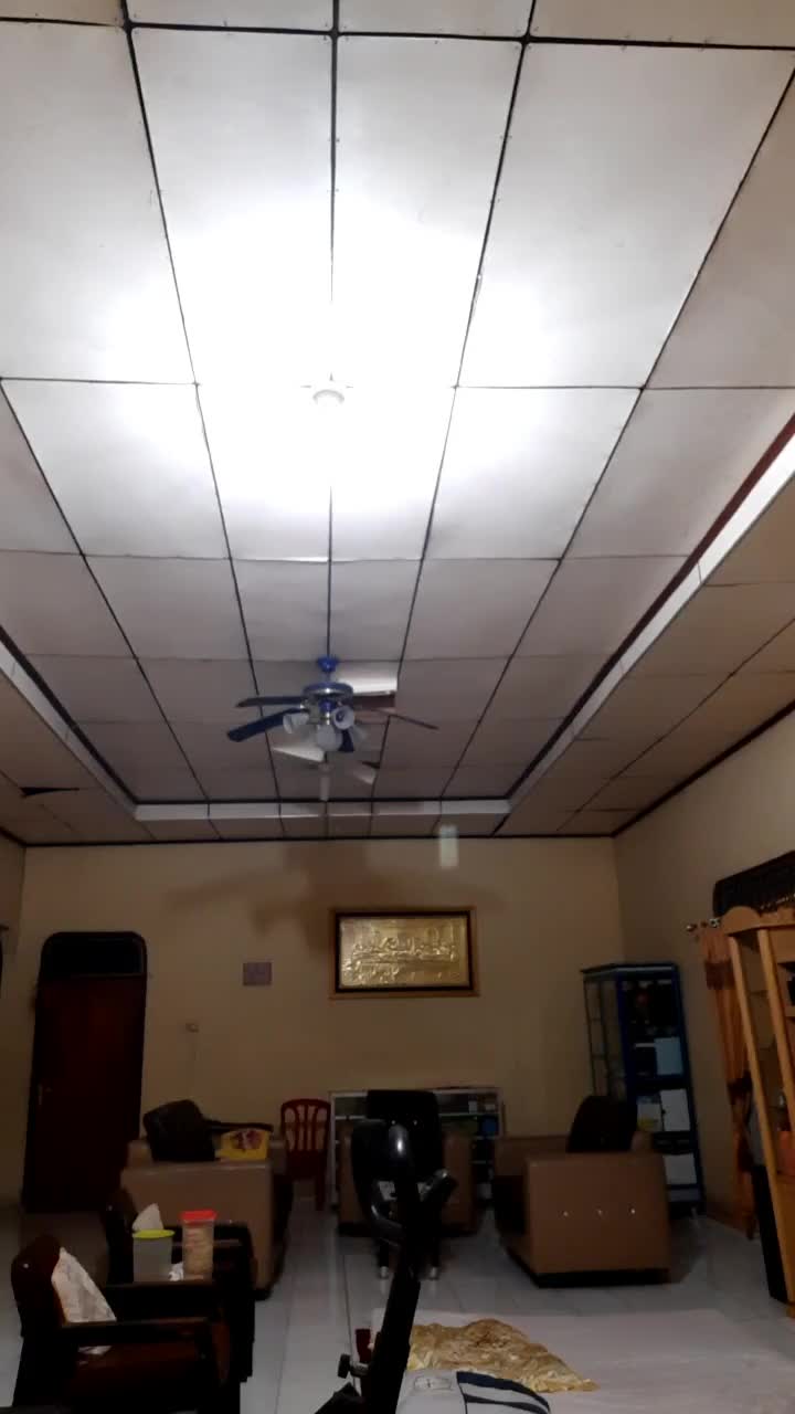 ngiringin orang galau dulu ahh, siapa tau dikasih duit